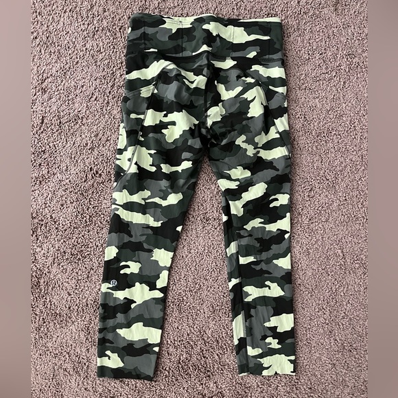 Lululemon Fast and Free HR Crop - size 8 - Picture 4 of 5